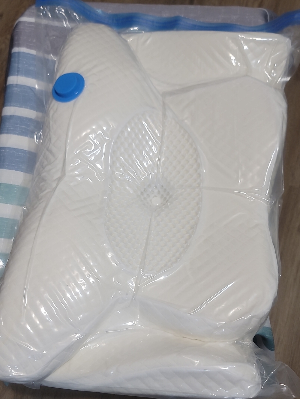 White Contour Memory Foam Pillow - Supportive Home Bedding